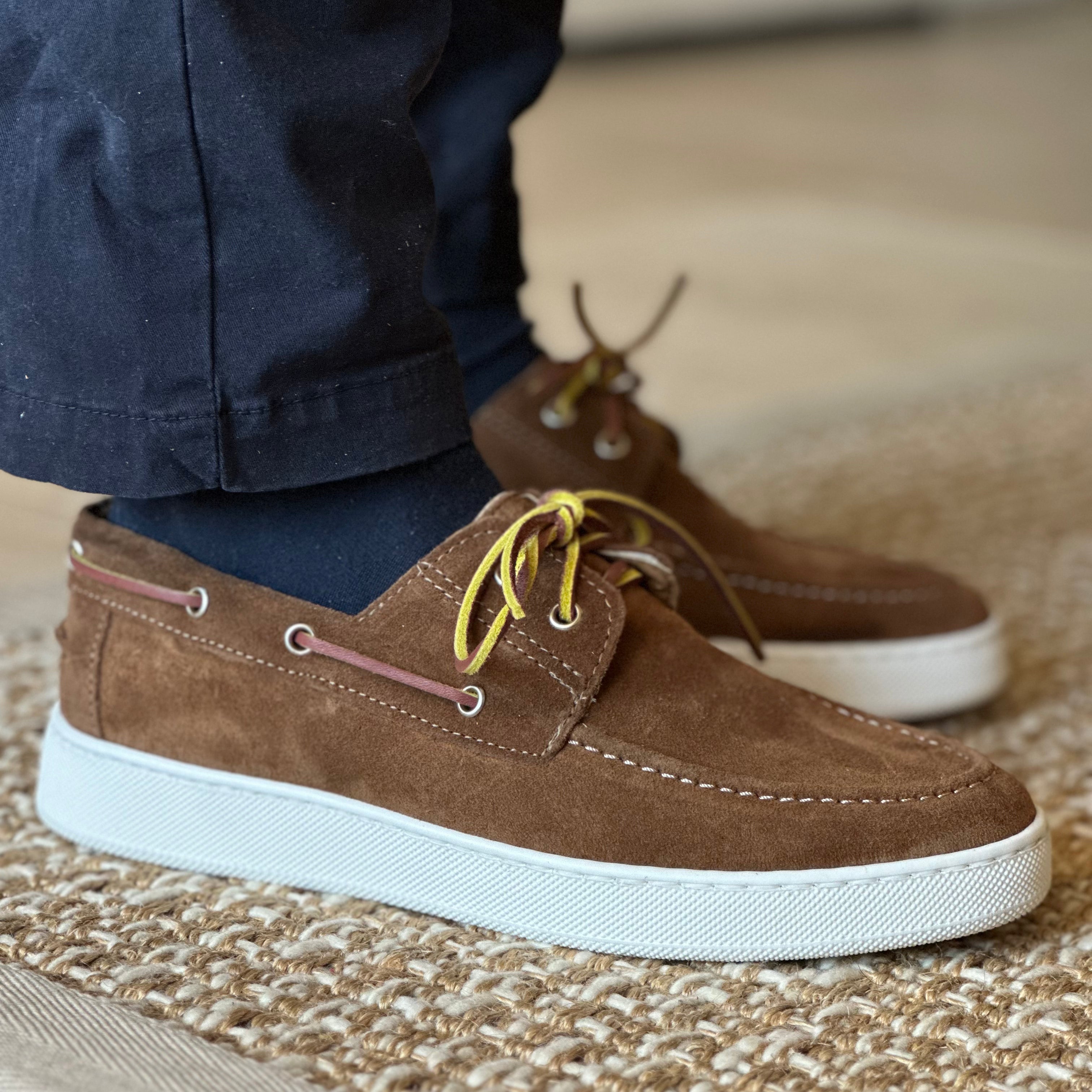 Boat shoe brown suede