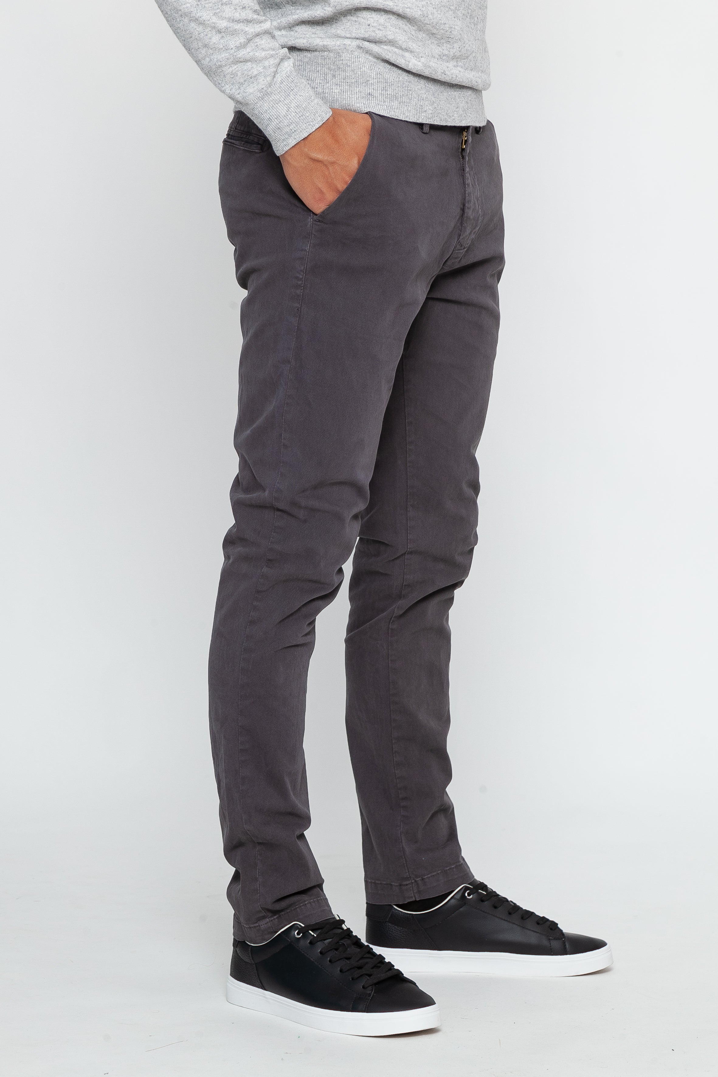 Pantalon gris foncé (21)