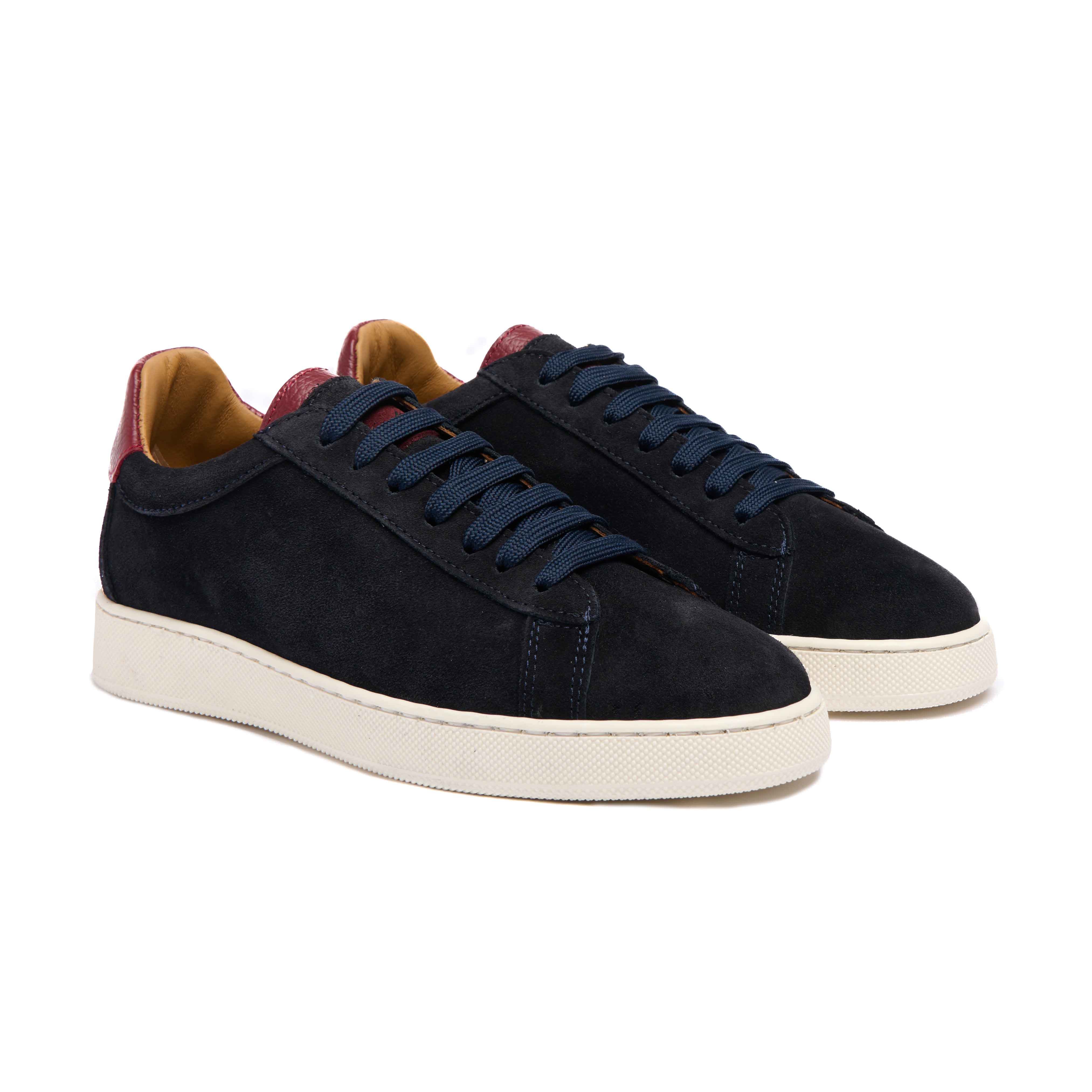 <tc>Men's Sneakers Boston</tc>