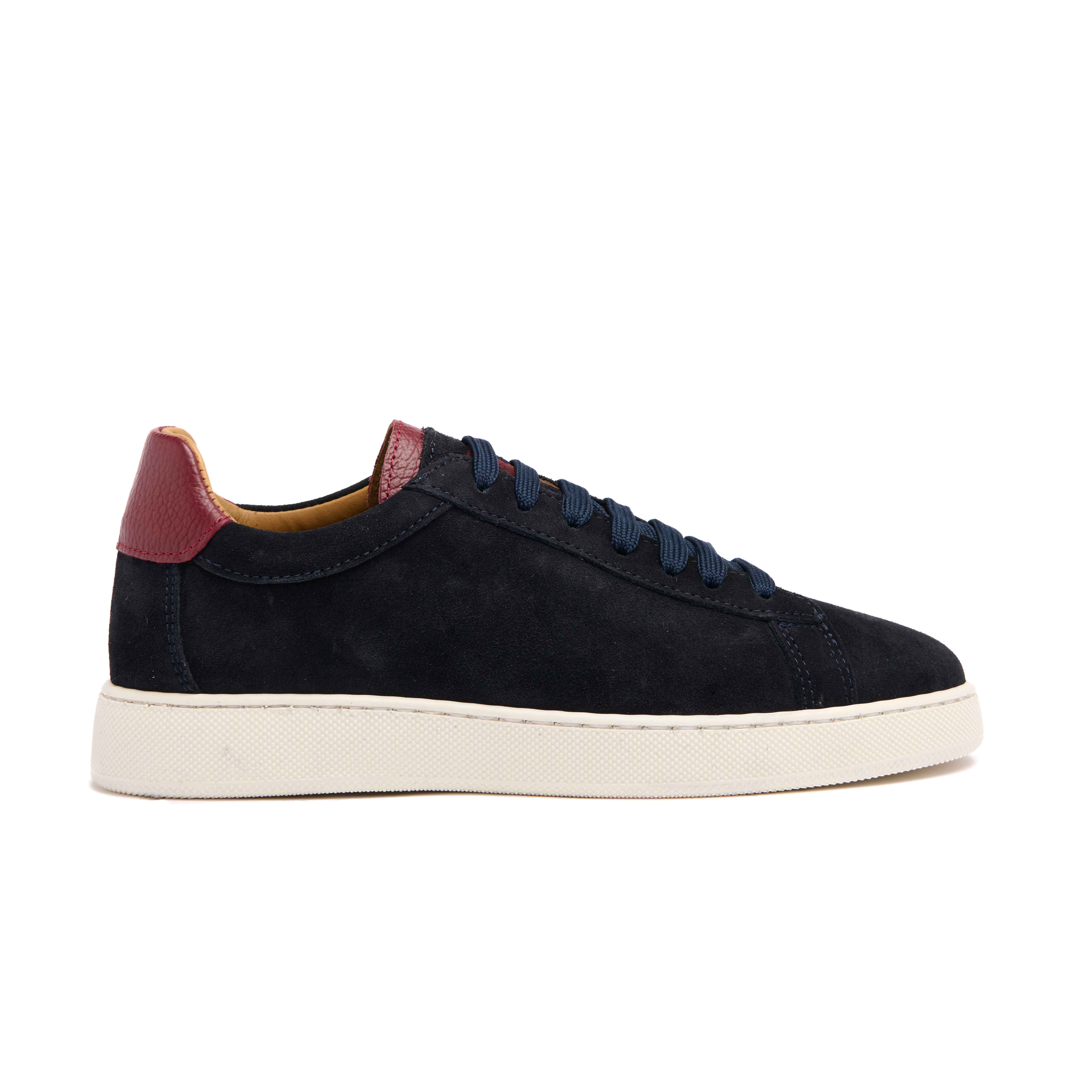 <tc>Men's Sneakers Boston</tc>